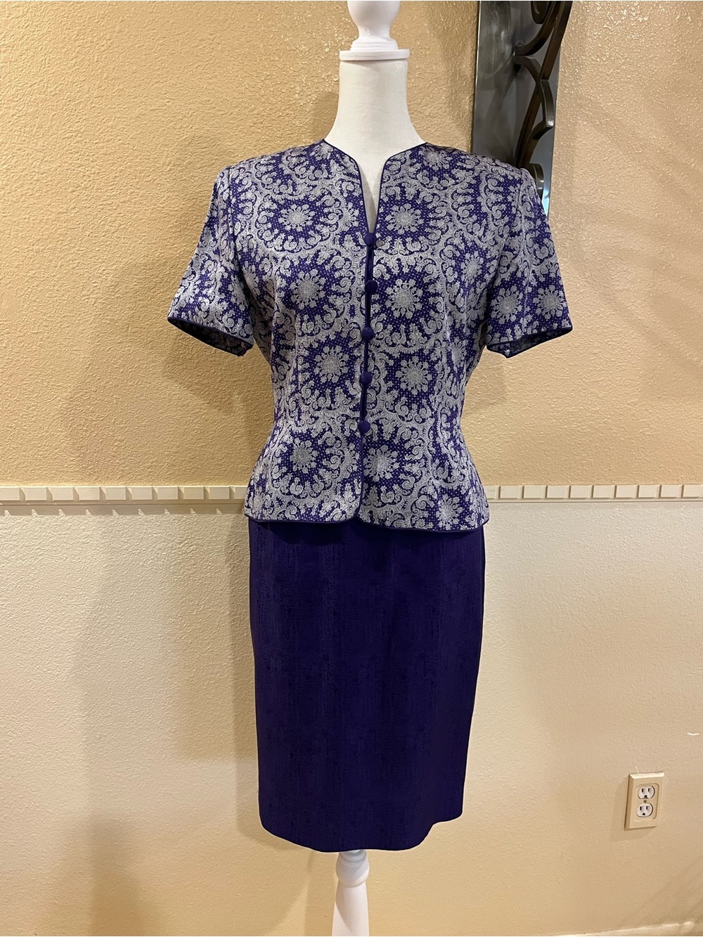 Adrianna Papell vintage 100% silk 2-piece set: skirt & jacket. Formal, office. 4